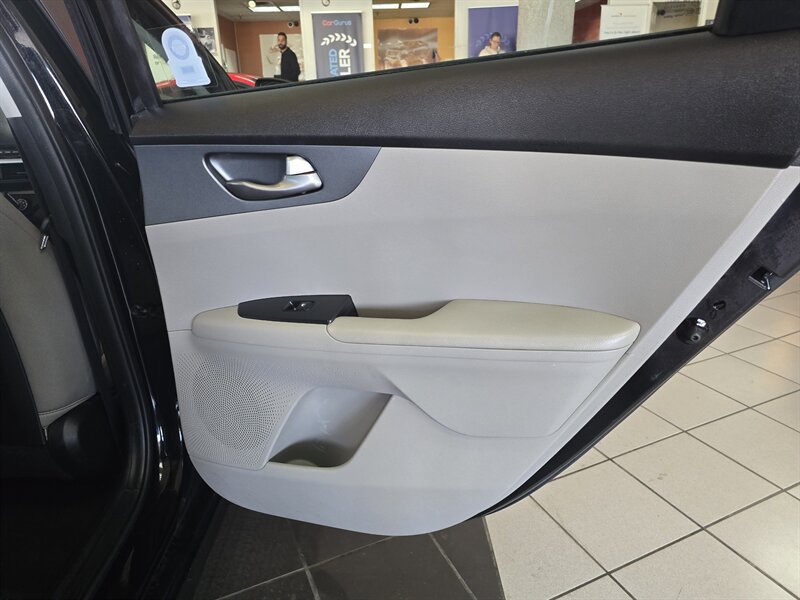 Used 2021 Kia Forte LXS FWD image 16