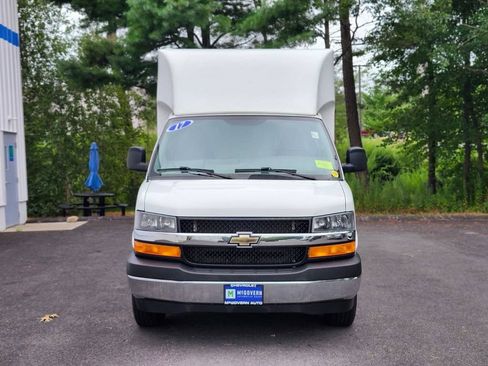 Used 2017 Chevrolet Express 3500 RWD image 8