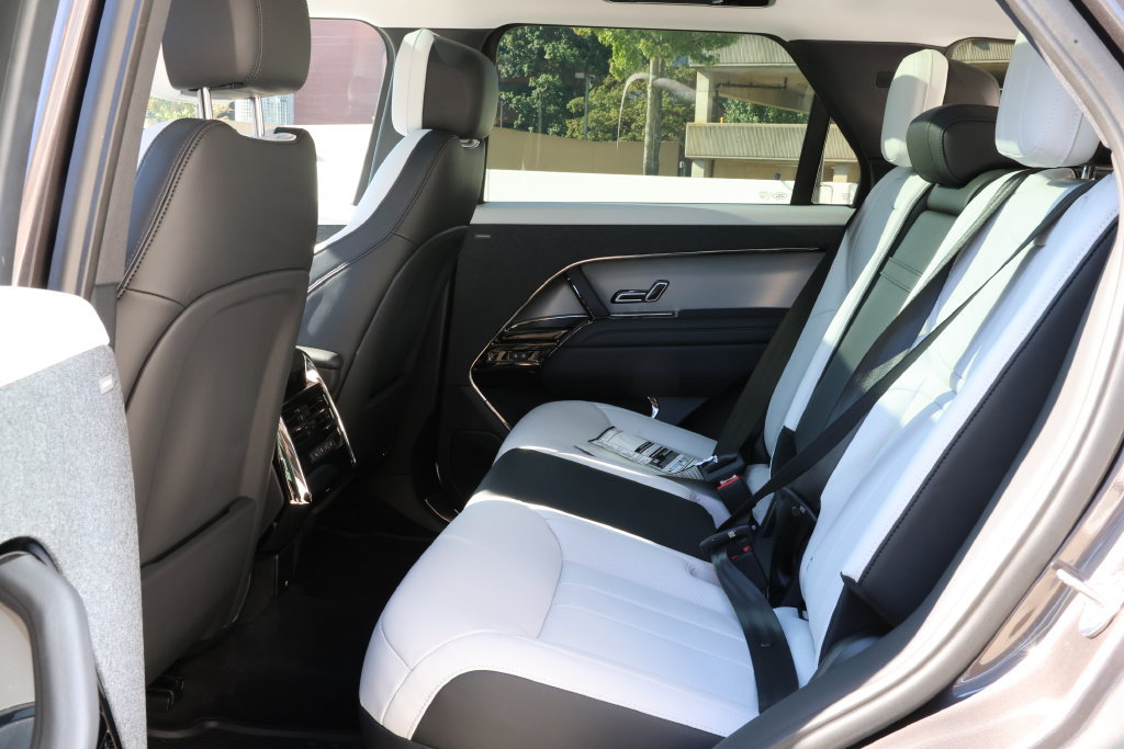 New 2026 Land Rover Range Rover Sport Dynamic SE AWD/4WD image 35