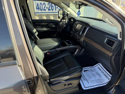 Used 2016 Nissan Titan SL image 17