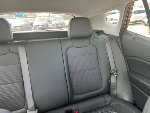 Used 2025 Chevrolet Trax LT image 38