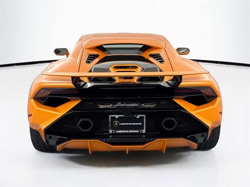 Used 2023 Lamborghini Huracan Tecnica image 6