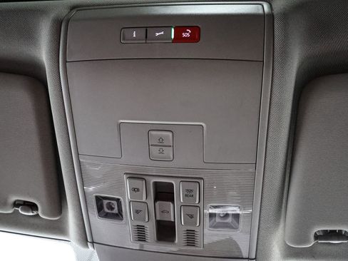 Used 2022 Volkswagen Atlas SEL R-Line image 35