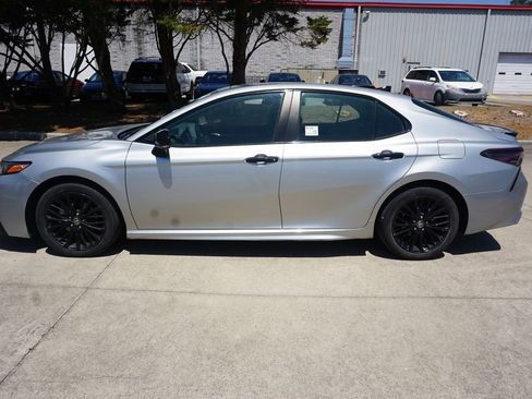 Used 2022 Toyota Camry SE FWD image 17