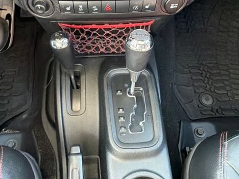 Used 2018 Jeep Wrangler Unlimited Rubicon AWD/4WD image 19