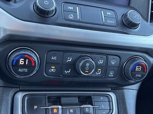 Used 2023 GMC Acadia SLE image 35