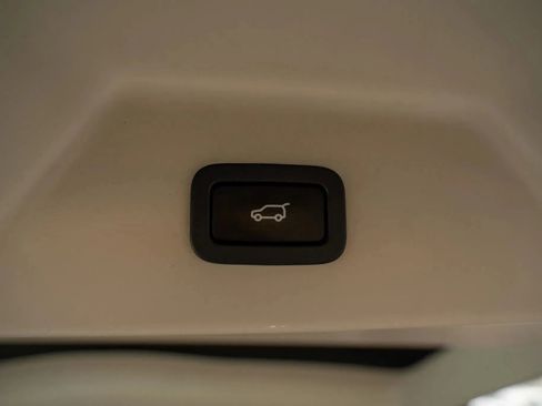 Used 2016 Land Rover Range Rover image 10