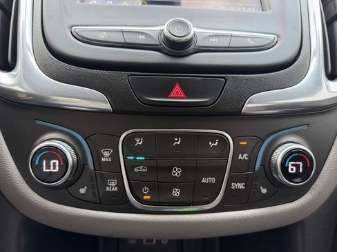 Used 2019 Chevrolet Equinox LT FWD image 11