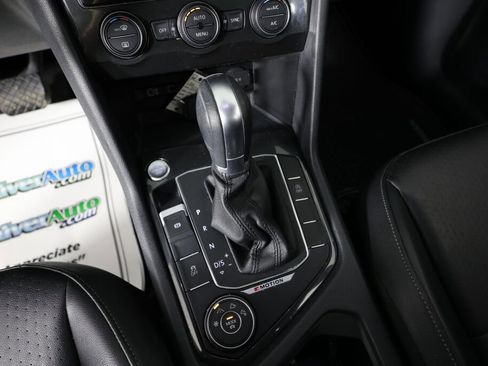 Used 2018 Volkswagen Tiguan SEL image 37