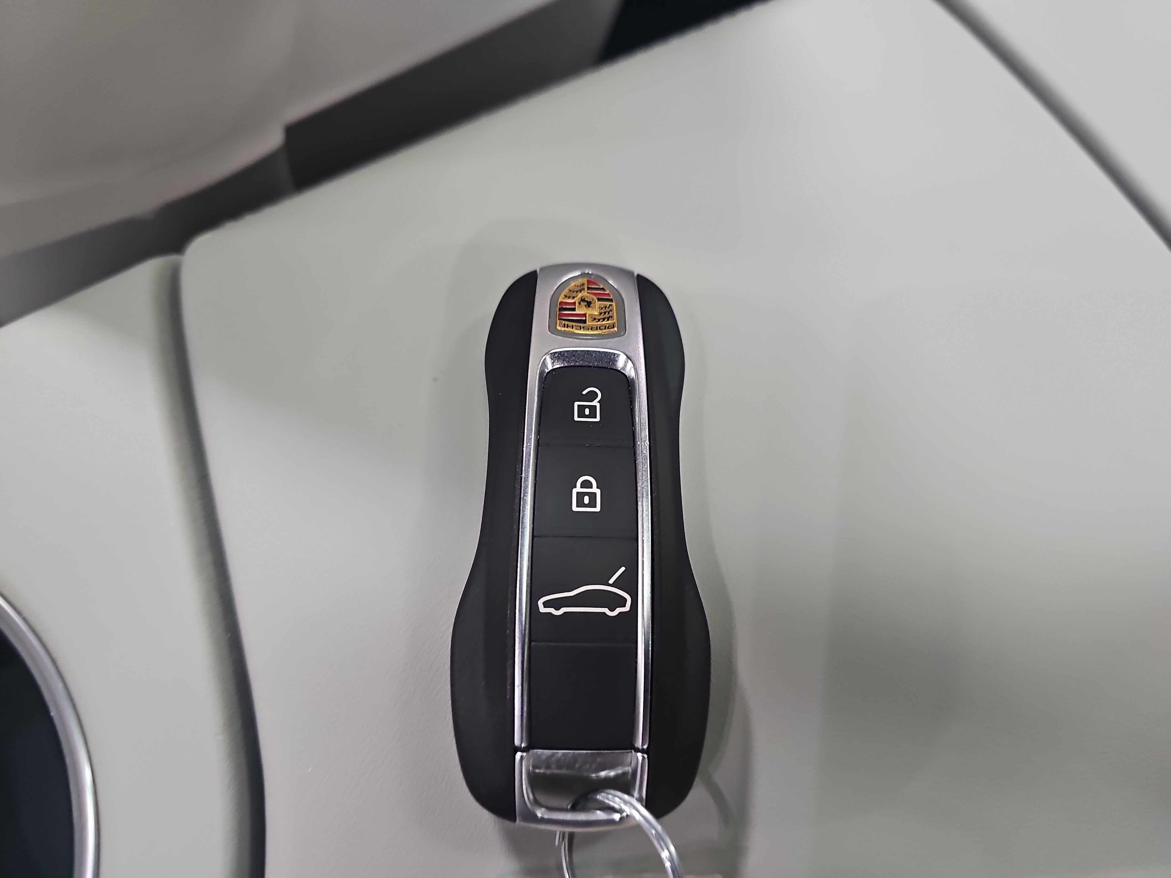 Used 2018 Porsche Panamera 4 AWD/4WD image 36