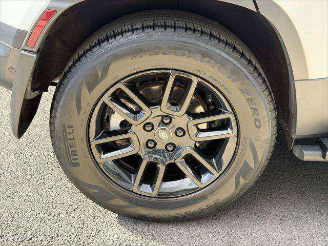 Used 2023 Land Rover Defender 110 S AWD/4WD image 8