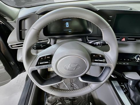 Used 2025 Hyundai Elantra Sport FWD image 11