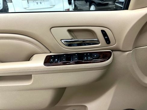 Used 2011 Cadillac Escalade EXT Premium image 17