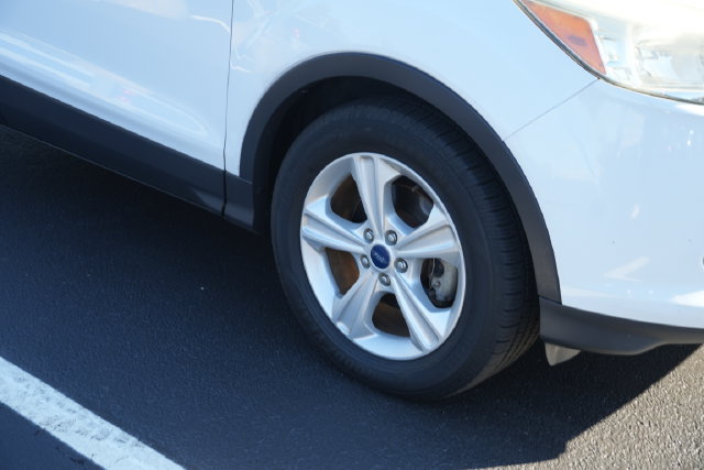 Used 2016 Ford Escape SE FWD image 2