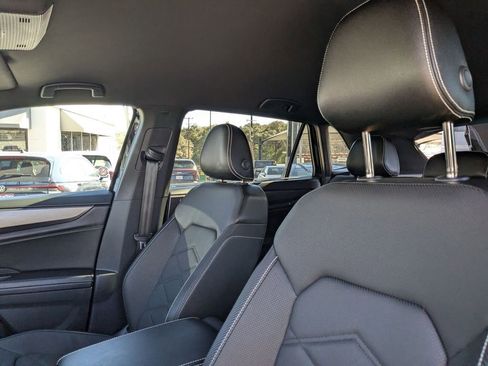 Used 2025 Volkswagen Atlas Cross Sport SE image 23