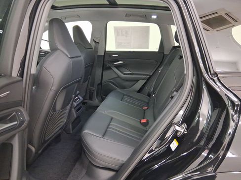 Used 2025 Audi Q6 e-tron Premium Plus w/ Premium Plus image 13