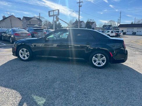 Used 2019 Chrysler 300 Touring w/ Sport Appearance Package image 22