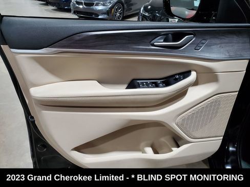 Used 2023 Jeep Grand Cherokee Limited w/ Luxury Tech Group II AWD/4WD image 8