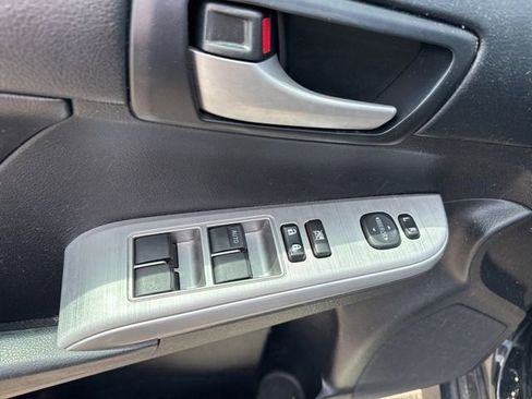 Used 2014 Toyota Camry SE image 9