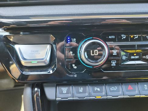 Certified 2025 GMC Sierra 2500 AT4 w/ AT4 Premium Plus Package image 24