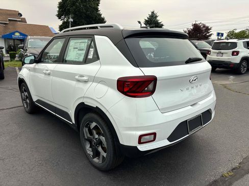 Used 2026 Hyundai Venue SEL FWD image 3