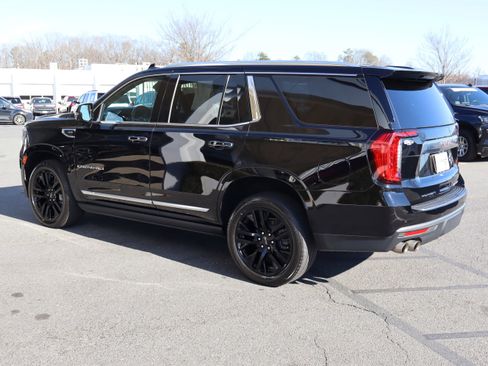 Used 2021 GMC Yukon Denali w/ Denali Premium Package image 8