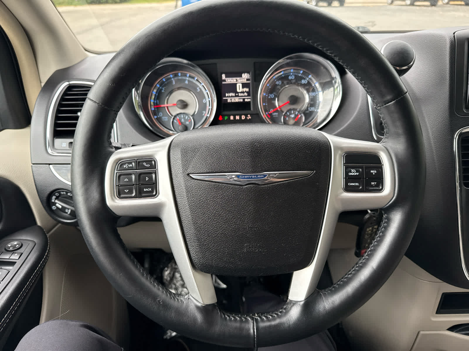 Used 2015 Chrysler Town & Country Touring-L w/ Driver Convenience Group FWD image 23