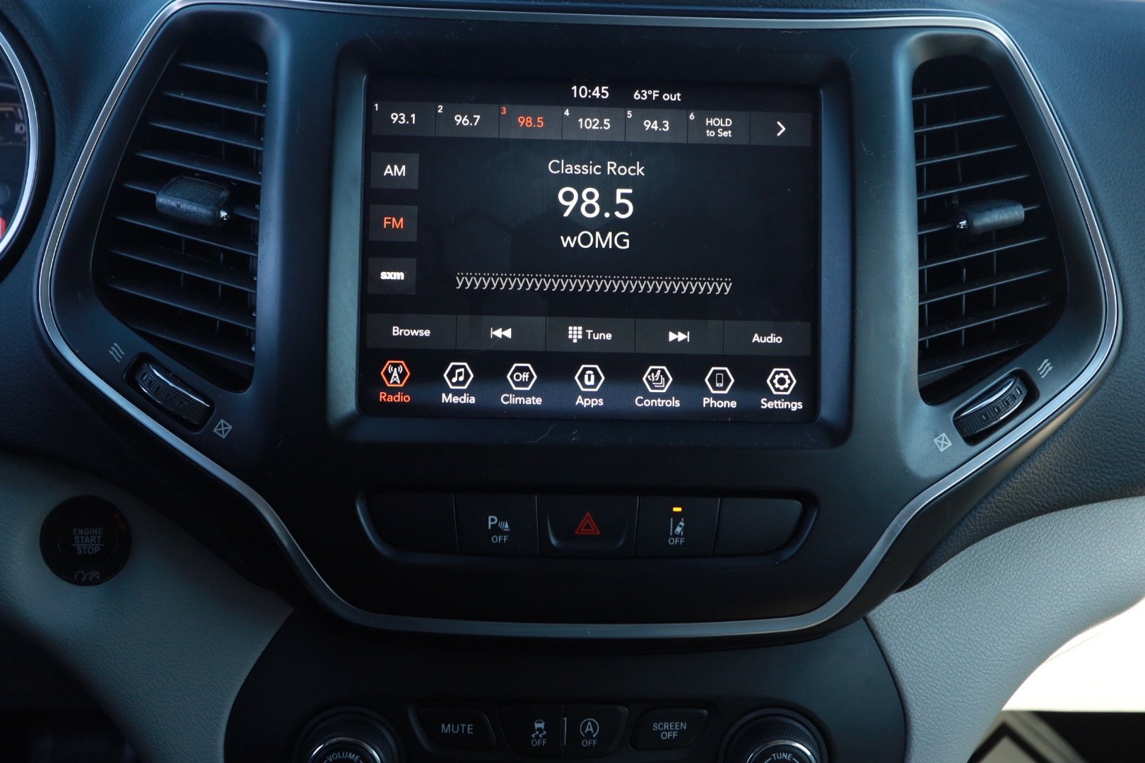 Used 2021 Jeep Cherokee Latitude Lux w/ Sun & Sound Group FWD image 14