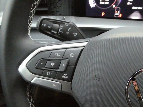 New 2026 Volkswagen Tiguan SE image 12