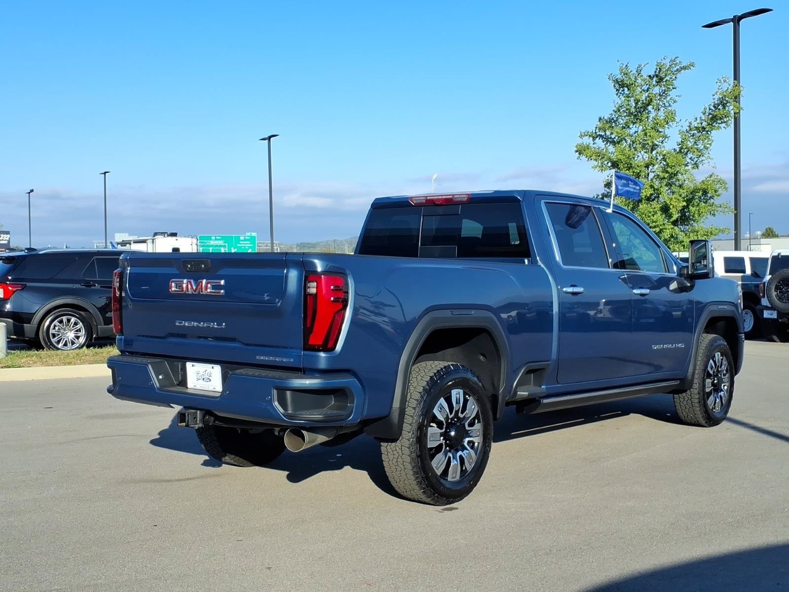 Used 2026 GMC Sierra 3500 Denali AWD/4WD image 3