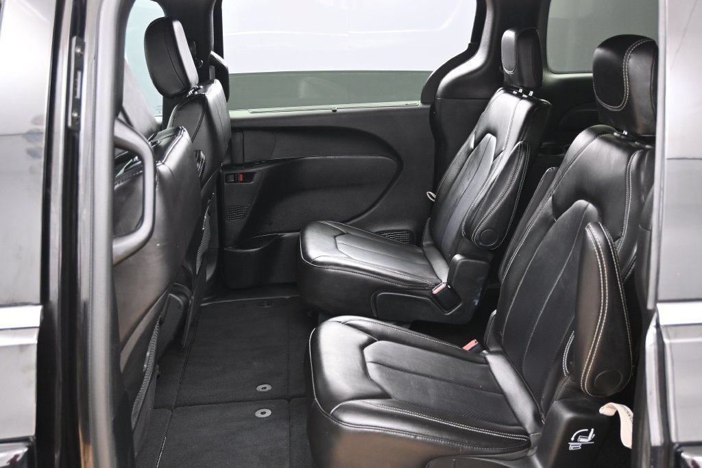 Used 2025 Chrysler Pacifica Select FWD image 26