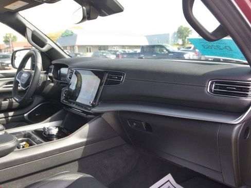 Used 2024 Jeep Wagoneer Series II image 39