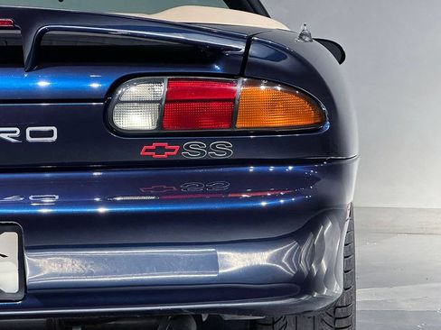 Used 2002 Chevrolet Camaro Z28 w/ SS Performance/Appearance Pkg RWD image 9