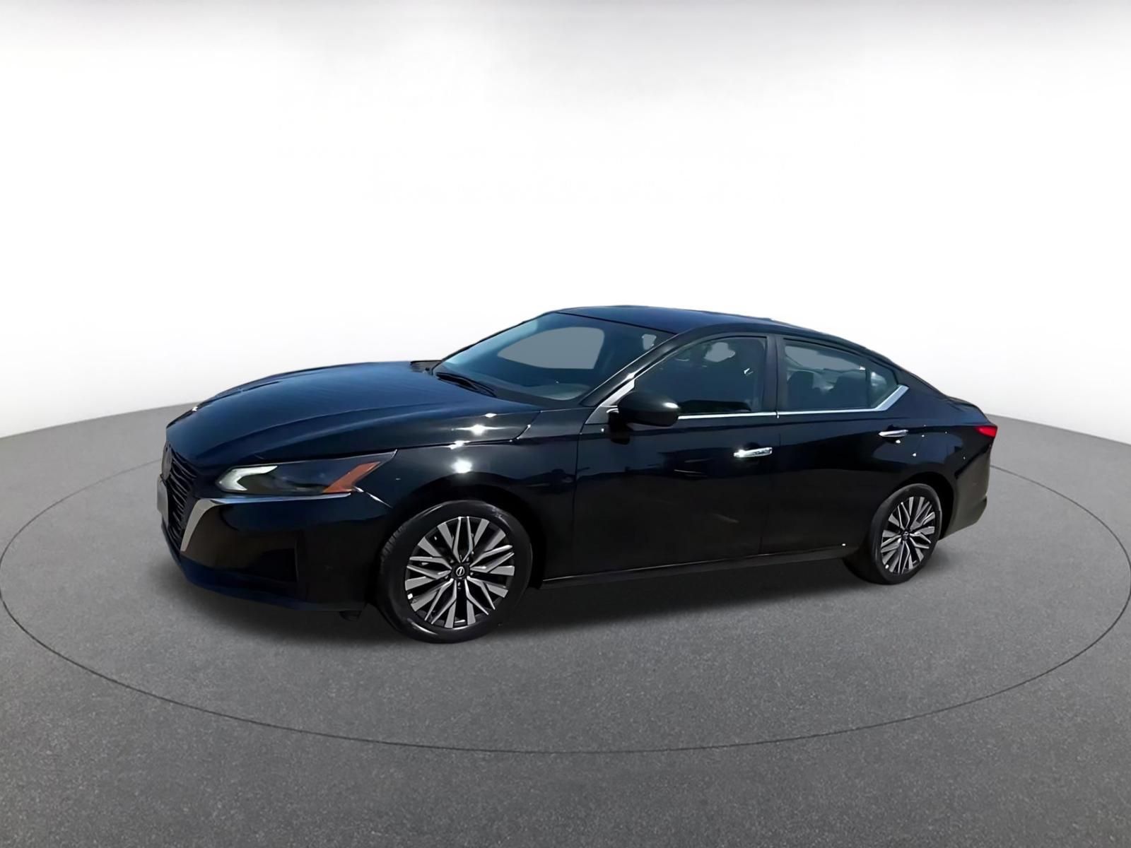 Used 2025 Nissan Altima 2.5 SV FWD image 7