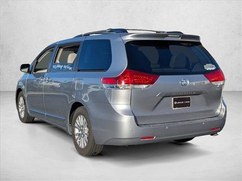 Used 2011 Toyota Sienna XLE image 8