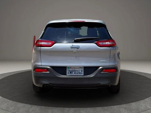 Used 2017 Jeep Cherokee Latitude FWD image 7