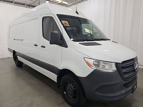 Used 2024 Mercedes-Benz Sprinter 3500 image 3