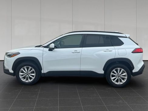 Used 2022 Toyota Corolla Cross LE AWD/4WD image 2