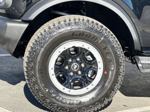 New 2025 Ford Bronco Base w/ Sasquatch Package image 24