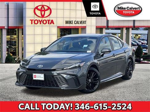 Certified 2025 Toyota Camry SE image 1