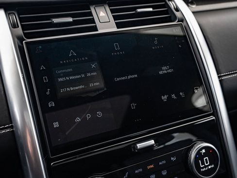 Certified 2024 Land Rover Discovery Metropolitan Edition image 30