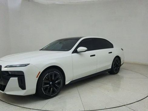 Used 2023 BMW 740i w/ Executive Package image 72