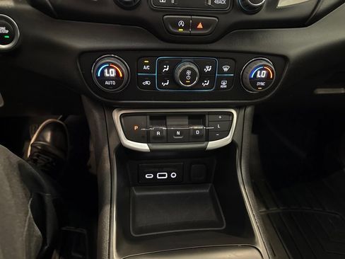 Used 2023 GMC Terrain SLE w/ Driver Convenience Package AWD/4WD image 27