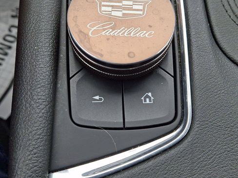 Used 2020 Cadillac XT6 Premium Luxury AWD/4WD image 23