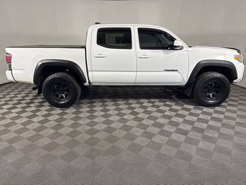 Used 2022 Toyota Tacoma SR AWD/4WD image 10