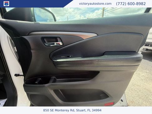 Used 2018 Honda Pilot LX image 11