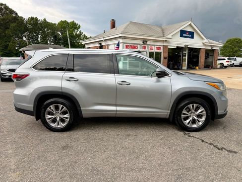 Used 2015 Toyota Highlander XLE AWD/4WD image 6