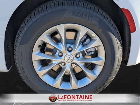 New 2026 Chrysler Pacifica Limited w/ Trailer Tow Group image 34