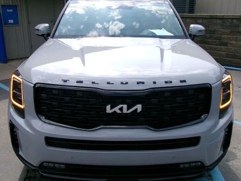 Used 2022 Kia Telluride SX w/ SX Prestige Package AWD/4WD image 3