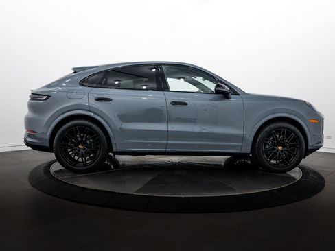 Certified 2026 Porsche Cayenne Coupe AWD/4WD image 8